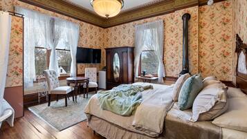 Suíte clássica, 1 quarto | 1 quarto, roupas de cama premium, edredons de pluma