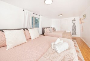 3 habitaciones, escritorio, tabla de planchar con plancha y wifi gratis 