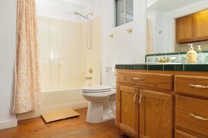 ヘアドライヤー、タオル、石鹸、シャンプー