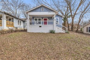 Exterior - Cozy Craftsman Style Home (Chattanooga)