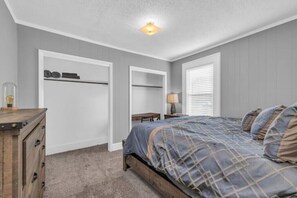 2 bedrooms, desk, WiFi, bed sheets - Cozy Craftsman Style Home (Chattanooga)