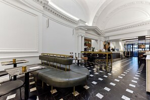 Cafe - The Z Hotel Holborn (London)