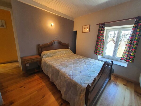 2 habitaciones, tabla de planchar con plancha y wifi gratis 