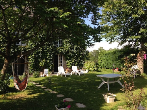 Grande Maison de Campagne Près de Granville , Famille et Animaux Bienvenus