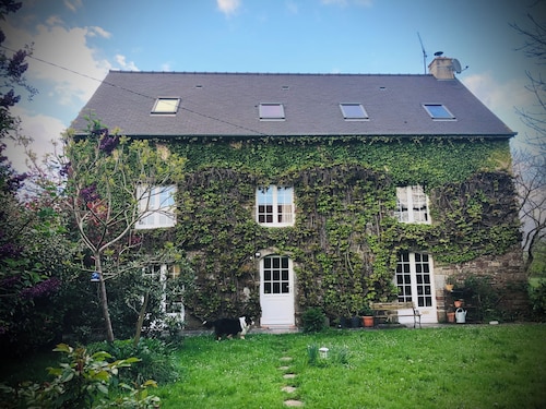 Grande Maison de Campagne près de Granville , famille et animaux bienvenus 