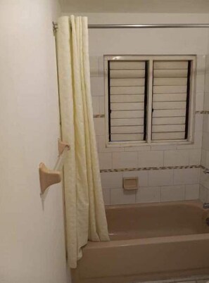 Hair dryer, towels, soap - Parrot Bay Condo (Reading)