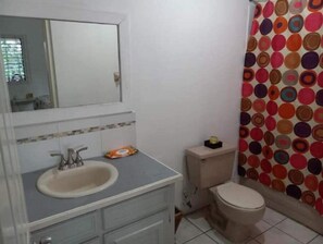 Hair dryer, towels, soap - Parrot Bay Condo (Reading)