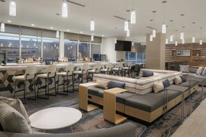 2 bars/lounges, rooftop bar - SpringHill Suites by Marriott Tampa Downtown (Tampa)