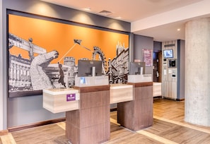 Reception - Premier INN Cardiff City Centre-stadium (Cardiff)