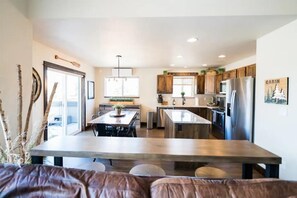 Interior - Cozy 1-bedroom apartment in beautiful Estes Park with AC, WiFi (Estes Park)