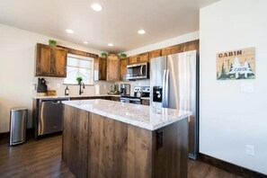 Private kitchen - Cozy 1-bedroom apartment in beautiful Estes Park with AC, WiFi (Estes Park)