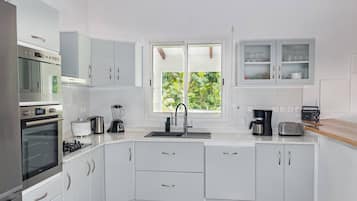 Comfort Villa | Private kitchen | Electric kettle