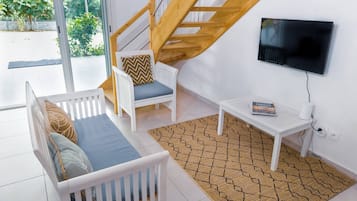 Comfort Villa | Living area | Flat-screen TV