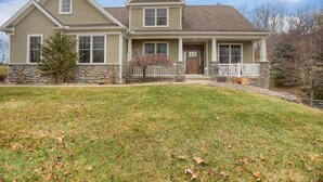 Exterior - Top of Lemont - Minutes to Downtown State College and Penn State (Lemont)
