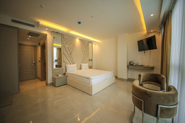 Premium Room, 1 King Bed, Non Smoking, City View