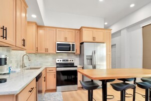 House, Multiple Beds (Dolphin Daze Hideaway) | Private kitchen | Oven