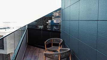 Hochwertige Bettwaren, Schreibtisch, schallisolierte Zimmer