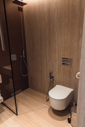 Shower, rainfall showerhead, free toiletries, hair dryer - Avanel Signature (Sarandë)