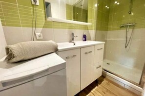 Handtücher, Seife, Toilettenpapier