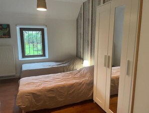 2 Schlafzimmer, Schreibtisch, kostenloses WLAN, Bettwäsche
