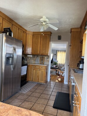 Private kitchen - CWS Available!! Cute 3 bedroom, 2 full bath 5 miles from Charles Schwab Field  (Omaha)