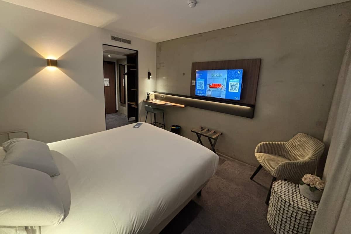 Superior kamer, 1 kingsize bed | Een bureau, verduisterende gordijnen, geluiddichte muren