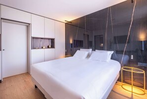 ห้องสวีท, เตียงคิงไซส์ 1 เตียง | ตกแต่งพิเศษโดยเฉพาะ, โต๊ะทำงาน, ผ้าม่านกันแสง, ห้องเก็บเสียง