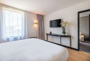 套房, 1 張特大雙人床 | 布置獨特、書桌、遮光布/窗簾、隔音