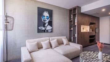 Suite - 1 kingsize-seng | Individuel indretning, skrivebord, mørklægningsgardiner, lydisolering