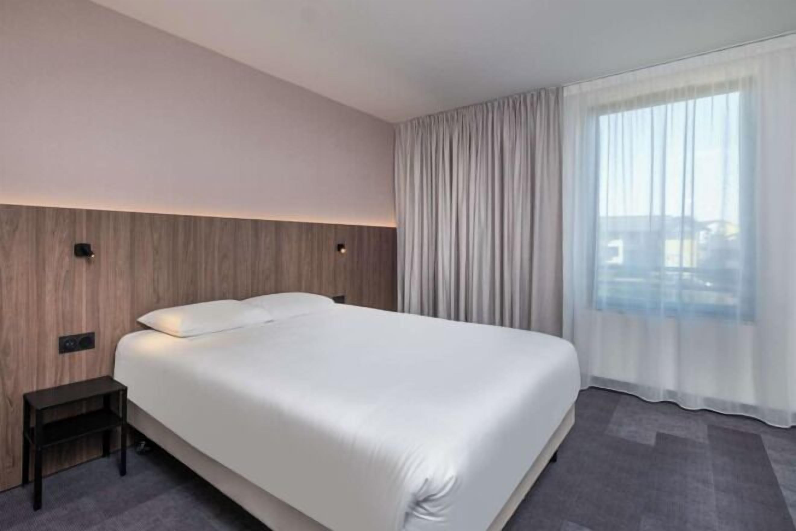 Ameublement personnalisé, bureau, rideaux occultants