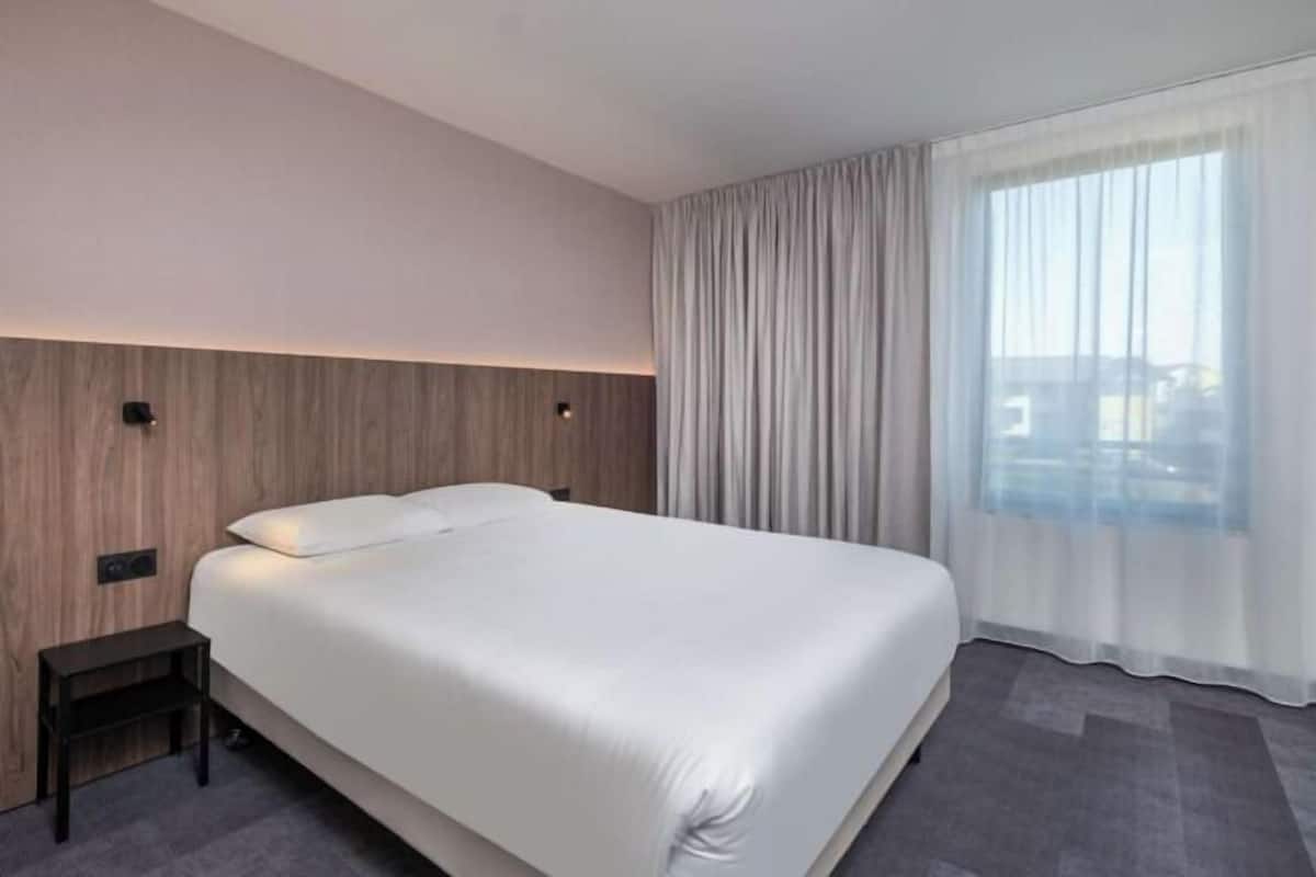 Ameublement personnalisé, bureau, rideaux occultants