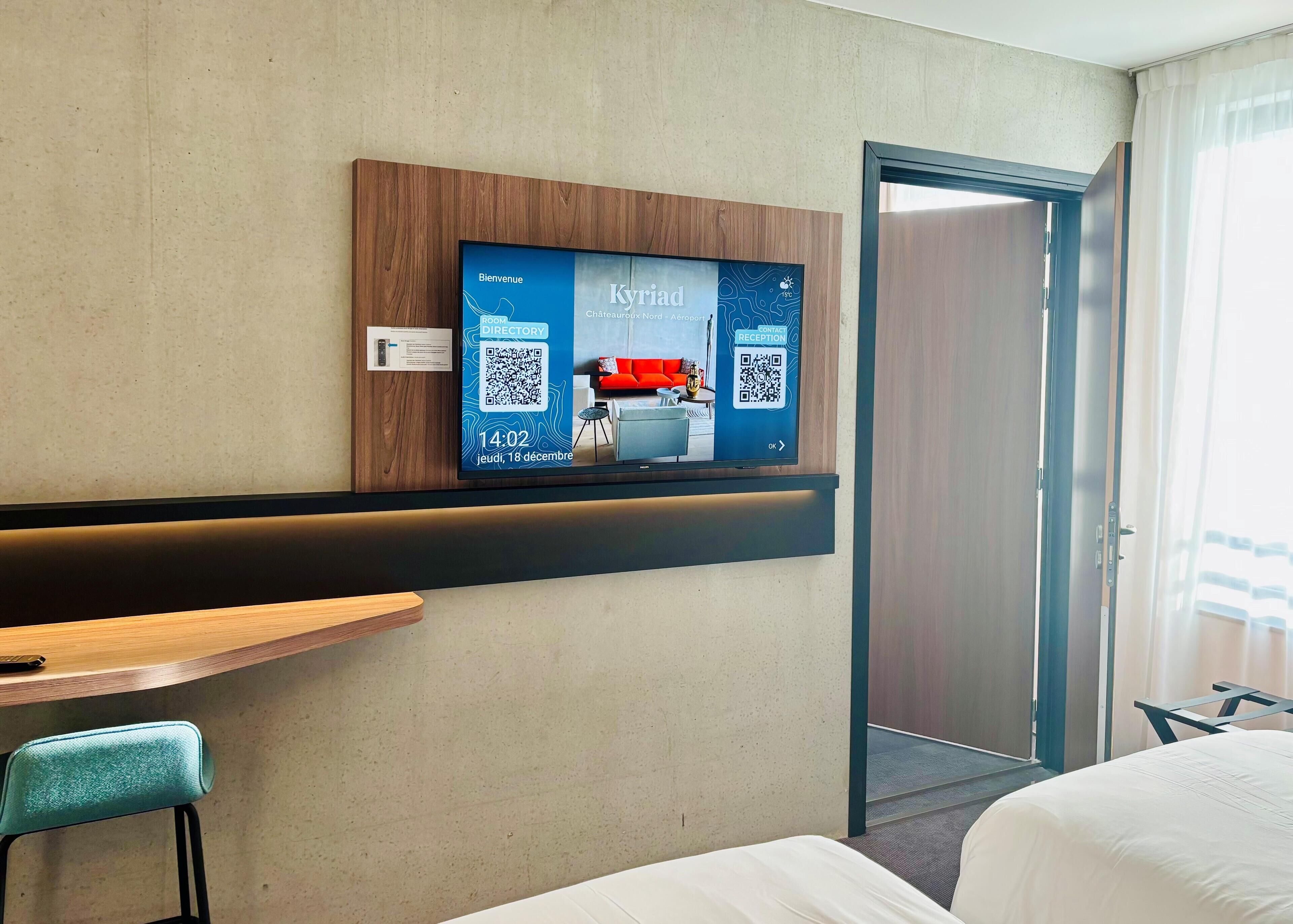 Habitación familiar, varias camas | Muebles diferentes, escritorio, cortinas blackout y insonorización 