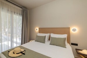 1 quarto, cofres nos quartos, ferros/tábuas de passar roupa