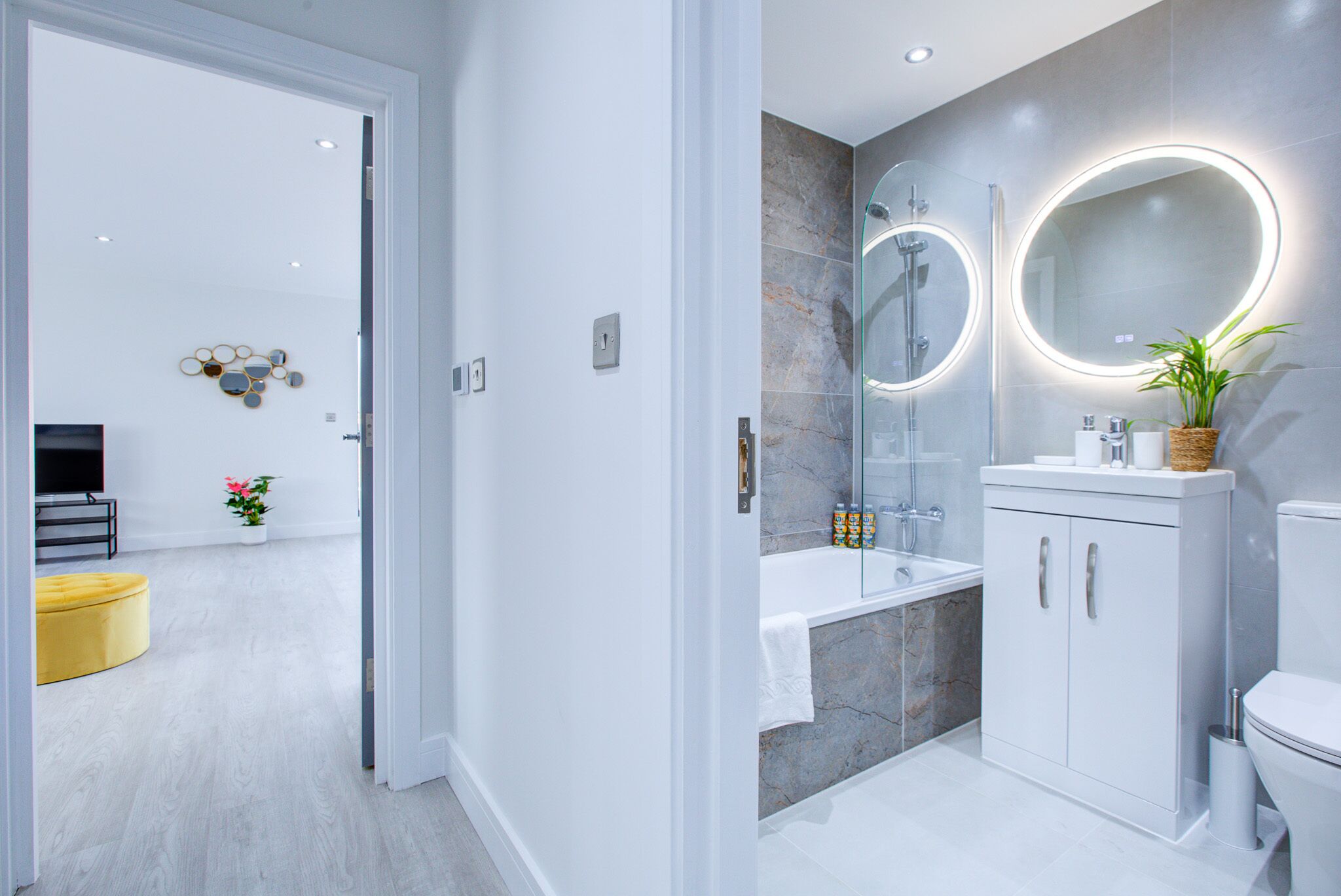 Family Apartment | Bathroom | Free toiletries, hair dryer, towels, soap