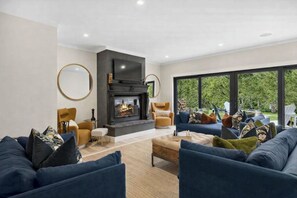 Smart TV, fireplace, offices