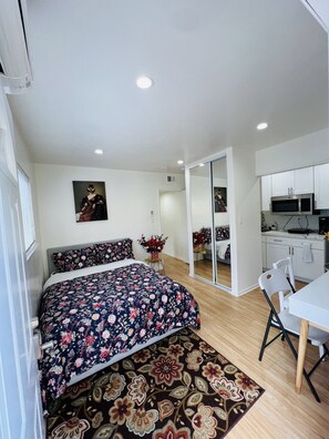Room - Studio in the heart of LA  (Los Angeles)