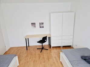 3 Schlafzimmer, Schreibtisch, Bügeleisen/Bügelbrett, kostenloses WLAN