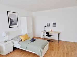3 bedrooms, desk, iron/ironing board, free WiFi - Berta - Ihr Zuhause in Bergheim (Bergheim)