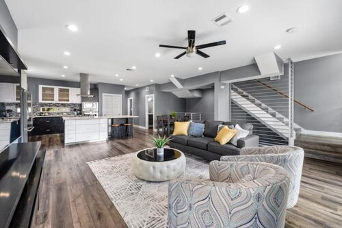 15 Min From Downtown Spacious Luxury Home