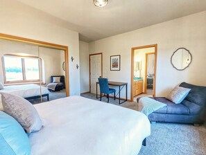 6 bedrooms, desk, iron/ironing board, travel cot