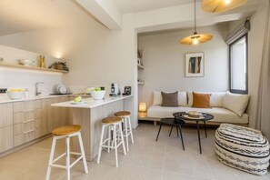 Smart TV - Topos | Suite with sea view (Argostoli)