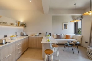 Fridge, stovetop, coffee/tea maker, electric kettle - Topos | Suite with sea view (Argostoli)