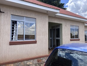 Exterior - The search for peace and quiet is over. This is your home to whine down the day. (Kampala)
