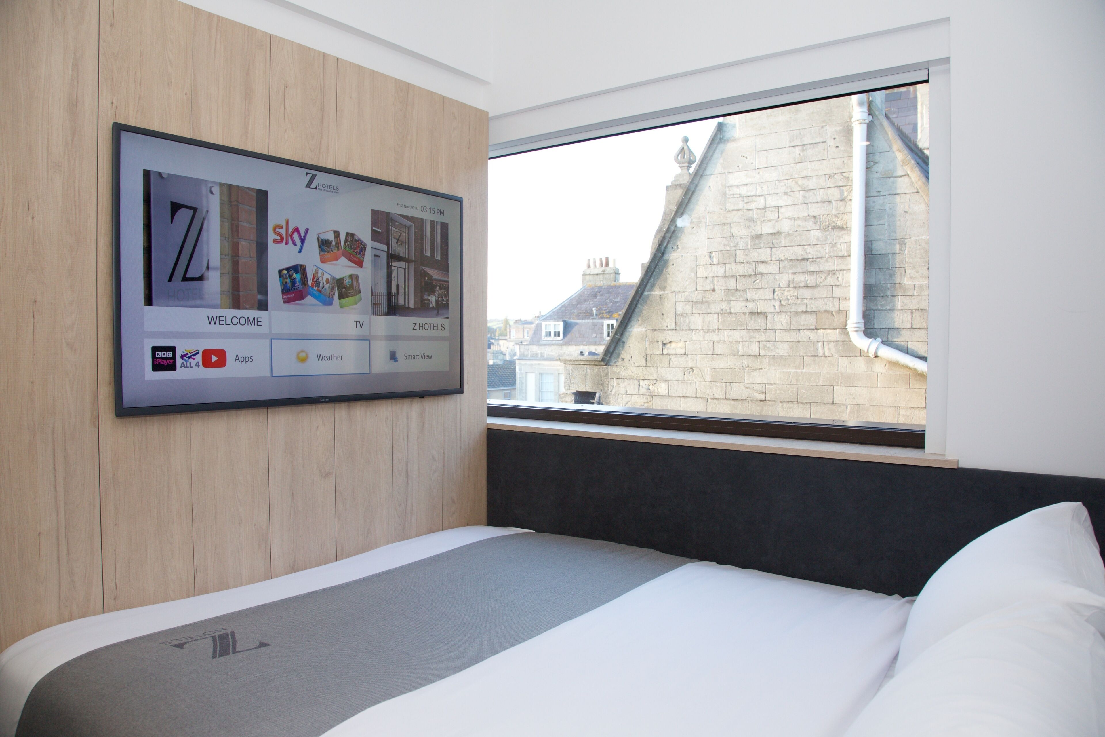 Queen Room Accessible | Individually furnished, desk, laptop workspace, blackout drapes