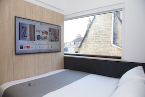 Queen Room Accessible | Individually furnished, desk, laptop workspace, blackout drapes - The Z Hotel Bath (Bath)