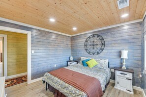 4 bedrooms, WiFi, bed sheets