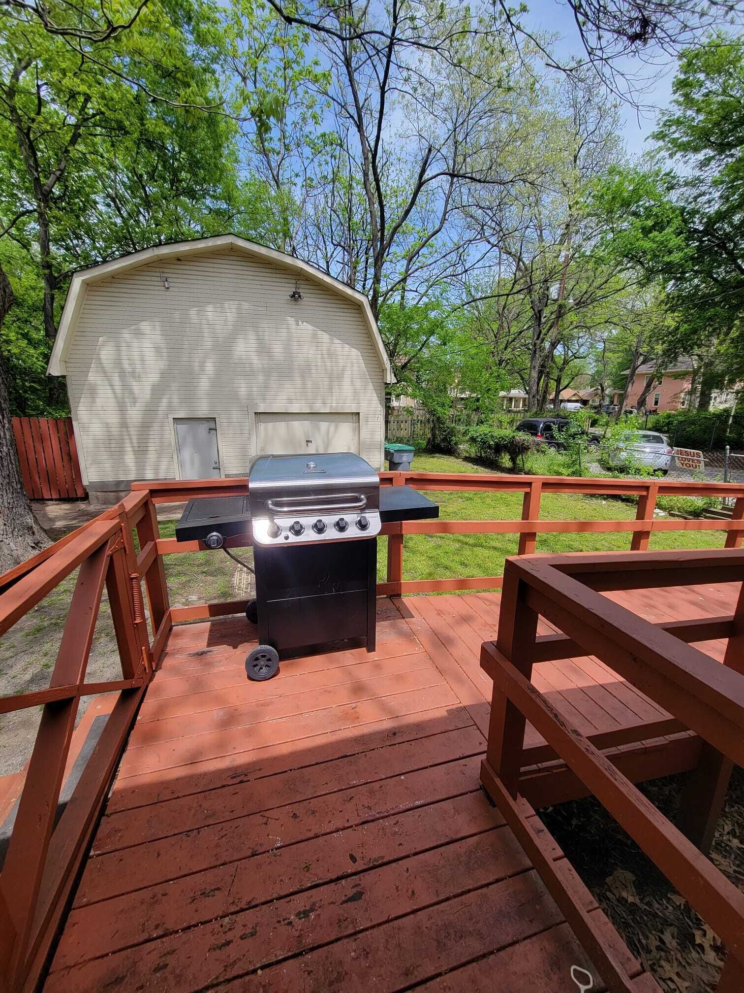 Midtown Close to Beale Street with 9 beds\n