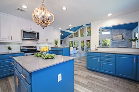 Fridge, microwave, oven, stovetop. Blue Skies Lakefront, Beautifully Remodeled Home