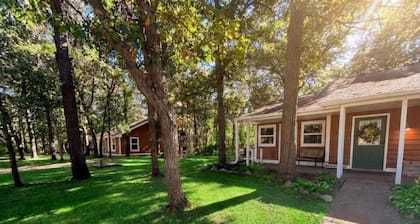 Private 2-cabin riverfront retreat in Brainerd, MN. Sleeps 13 across 4BR/3BA with full kitchen, fire pit, river sunsets. 10 min to town. Ideal for family reunions, group getaways & small gatherings.
