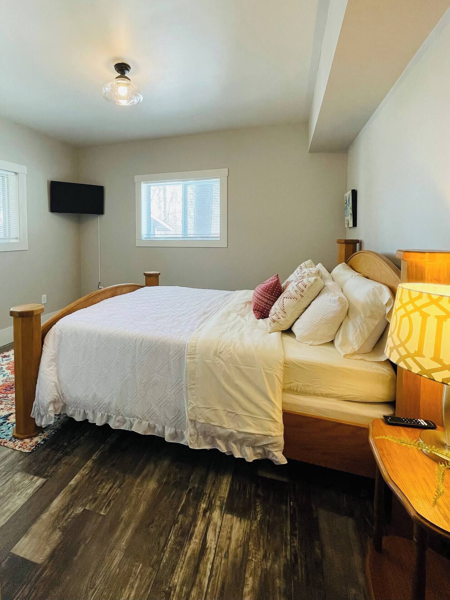 Desk, iron/ironing board, free WiFi, bed sheets